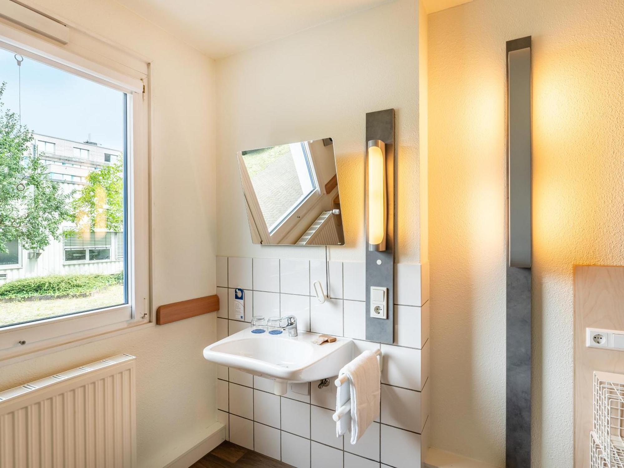 B&B Hotel Koeln-Porz Екстериор снимка