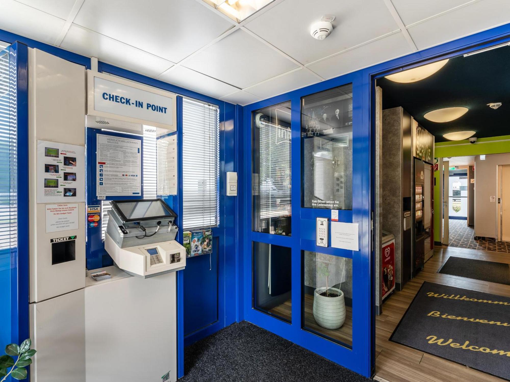 B&B Hotel Koeln-Porz Екстериор снимка